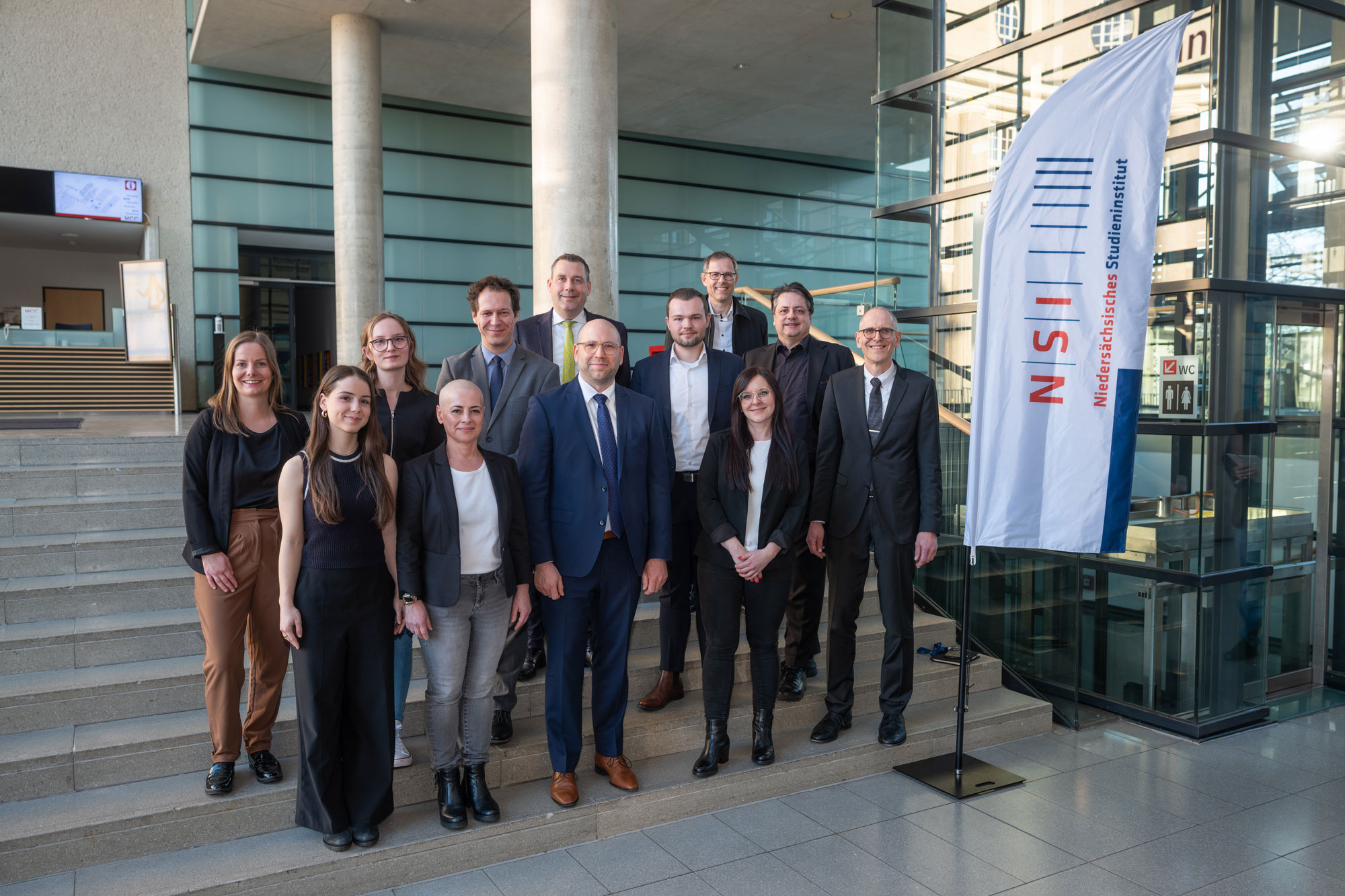 Fachtagung Kommunalfinanzen und Steuern v. l. Johanna Berends, Sophia Schmidt, Leonie-Sophie Deppe, Nicol Schmidt, Henning Overkamp, Christian Trost, Dr. Andreas Becker, Felix Zurheide, Knut Foraita, Bonnie Küster, Prof. Dr. Alexander Schinner, Thomas Bertram 